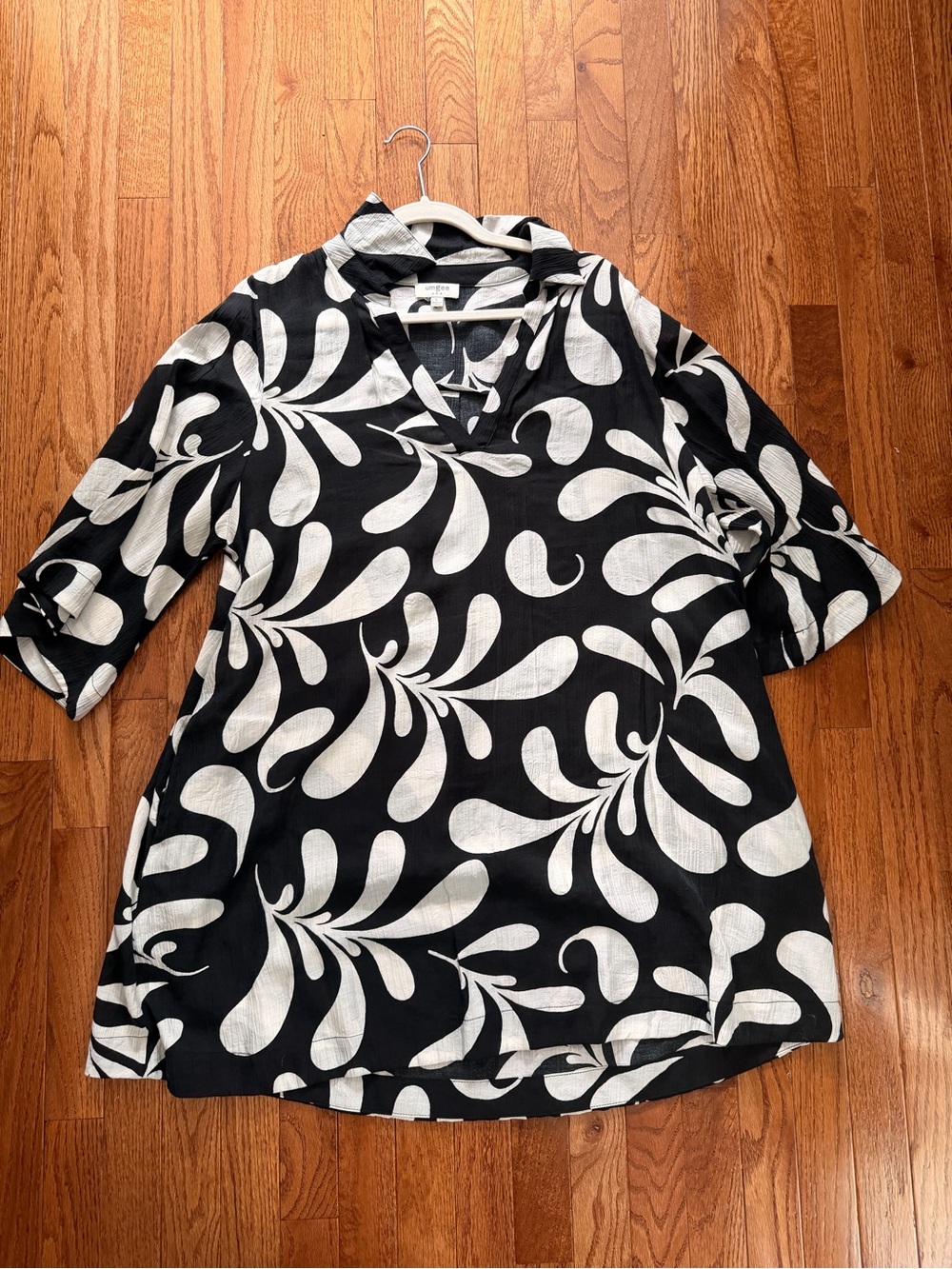 Umgee Black & White Swirl V-Neck Tunic Coverup